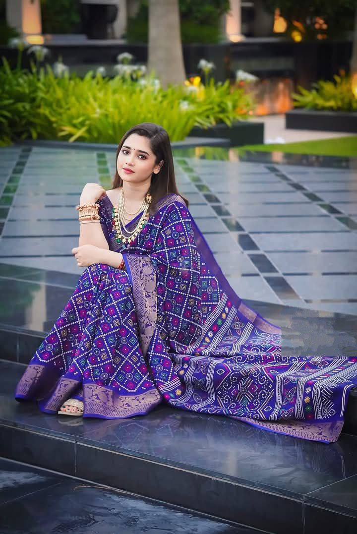 ওয়েলেস সফ্ট সিল্ক শাড়ি সাথে ব্লাউস পিস